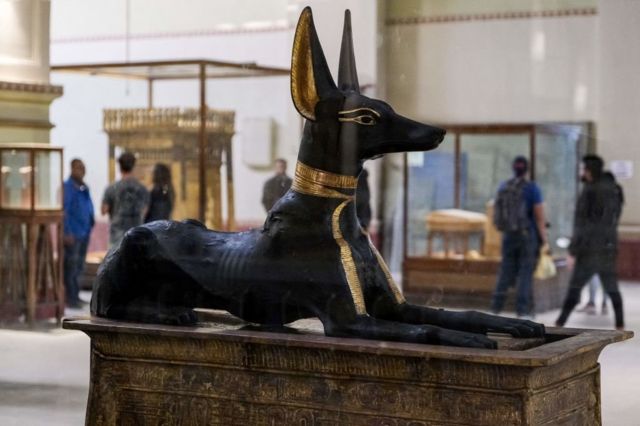 Статуя Анубіса у Каїрському музеї