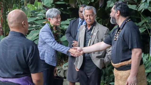 Australian Foreign Minister Huang Yingxian (second from left) visited the venue of the Pacific Islands Forum in Suva, Fiji (26/5/2022)