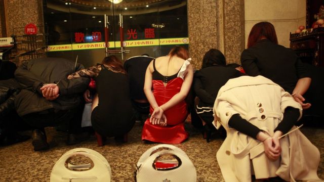 Vụ vây bắt các nhà thổ trá hình tại Đông Quản, Quảng Đông năm 2014 làm lộ ra tầm vóc của nghề bán dâm tại TQ