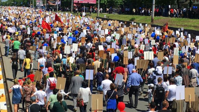 Бишкекте миңдеген шаар тургундарынын катышуусунда "Өлбөс полк" акциясы өттү