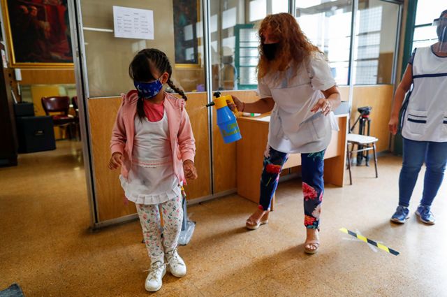 Medidas para prevenir el contagio de coronavirus en una escuela de Buenos Aires