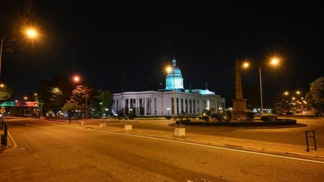 வெறிச்சோடிய கொழும்பு நகர வீதி.