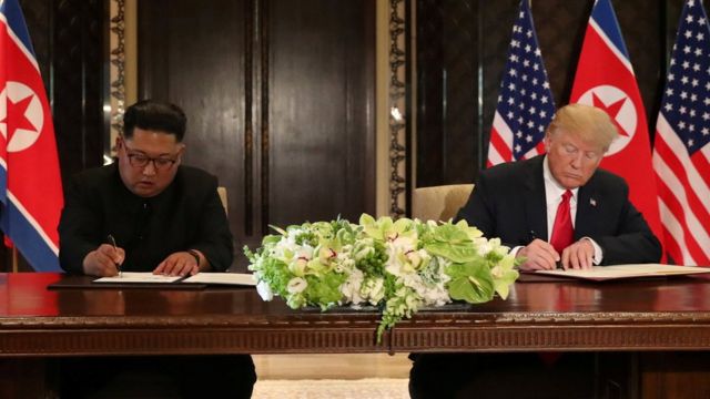 史上初の米朝首脳会談 文書に署名 北朝鮮との関係は大きく変わる Bbcニュース