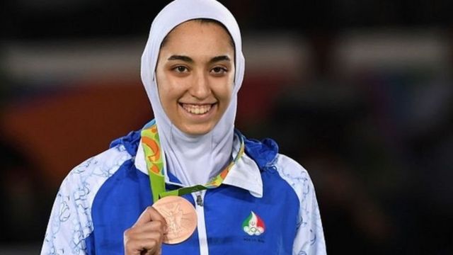 کیمیا علیزاده تنها زن مدال‌آور المپیک ایران بعد از خروج از کشورش گفت: من یکی از میلیون‌ها زن سرکوب شده در ایرانم که سال‌هاست هر طور خواستند بازی‌ام دادند. مدال‌هایم را پای حجاب اجباری گذاشتند و به مدیریت و درایت خودشان نسبت دادند