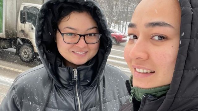 Fazila Haidari e sua irmã na Ucrânia