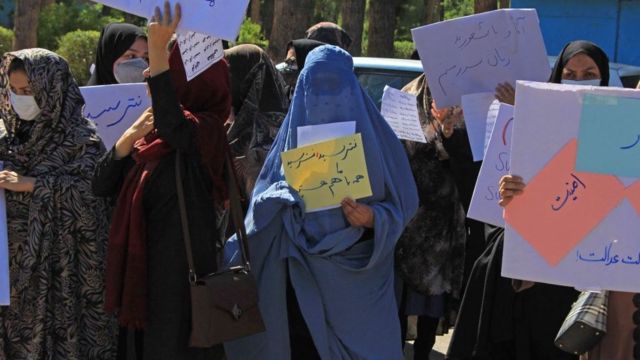 Las Mujeres Que Se Atreven A Protestar Frente A Los Talibanes En