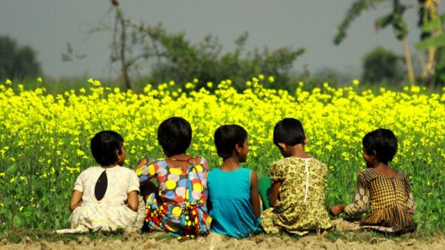 বাংলাদেশে অনেকে মনে করেন শাসন করা পরিবারের অধিকার।