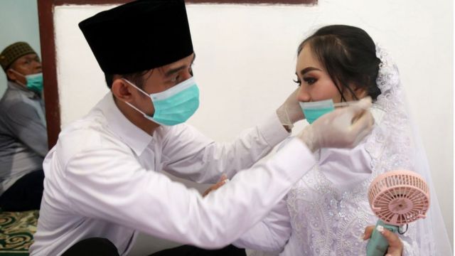 Virus Corona Status Kedaruratan Kesehatan Masyarakat Dan Pembatasan Sosial Berskala Besar Yang Boleh Dan Tidak Boleh Bbc News Indonesia