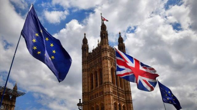 Флаги ЕС и Великобритании