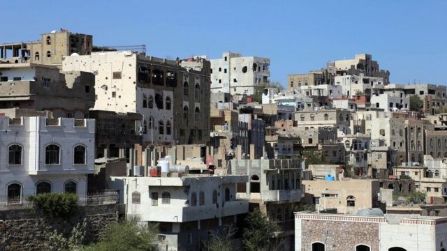 File photo showing war-damaged buildings in the south-western Yemen (9 June 2022)