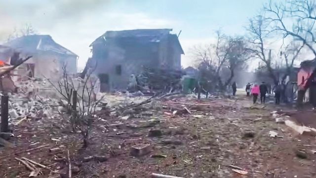 Área residencial em Mariupol destruída por bombardeio russo