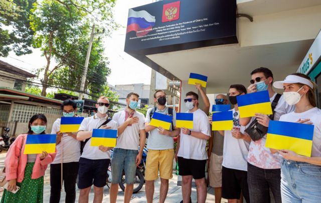 Người biểu tình Thái Lan, Ukraine và Nga c