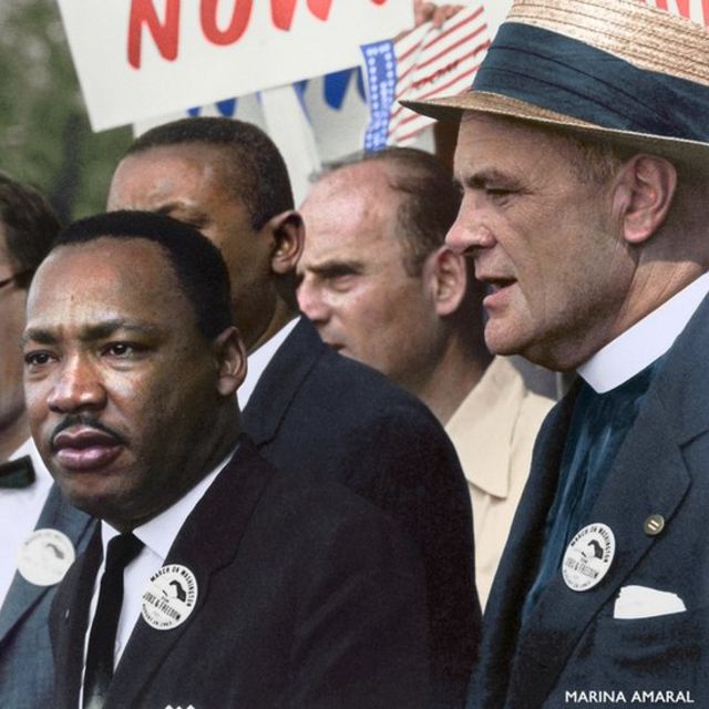 Marthin Luther King Jr. en su marcha pro derechos de los negros en Washington D.C.