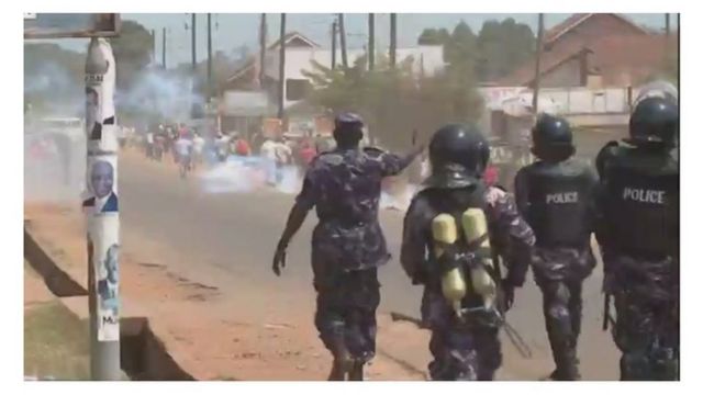 La police ougandaise disperse des manifestants