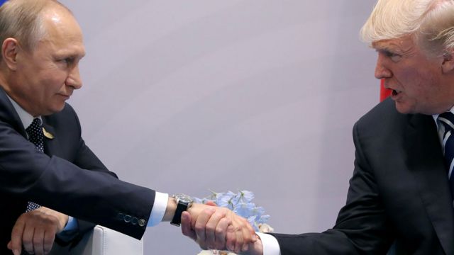 先月のG20で初会談したプーチン露大統領（写真左）とトランプ米大統領（同右）
