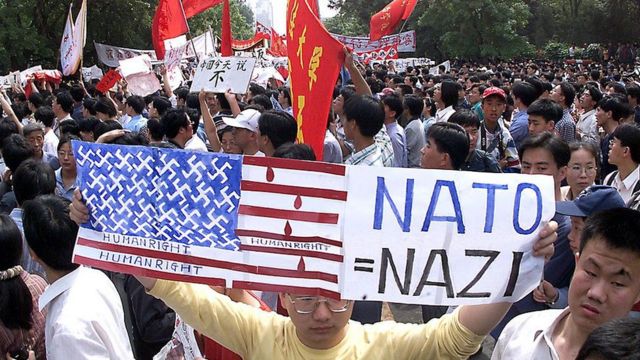 Manifestantes na China em 1999