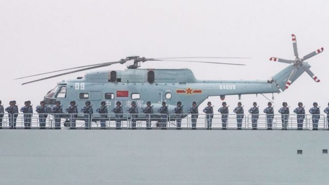 2019年4月，中国海军举行阅兵式，“辽宁舰”直升机亮相。(photo:BBC)