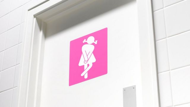 Porte des toilettes pour femmes