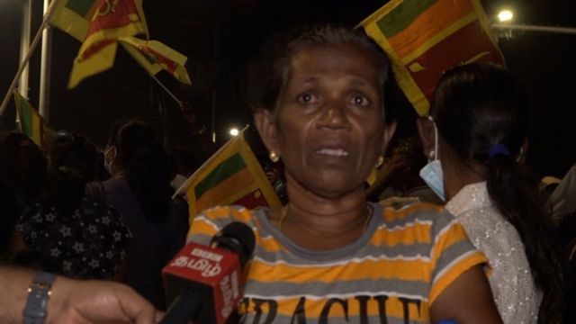 இலங்கை போராட்டத்தில் கண்ணீர்க் குரல்கள்