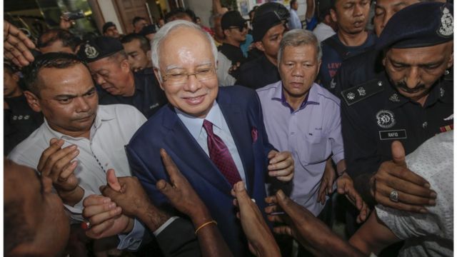 Former Malaysian prime minister Najib Razak (C) is greeted by his supporters as he leaves the Kuala Lumpur High Court, in Kuala Lumpur, Malaysia, 04 July 2018.