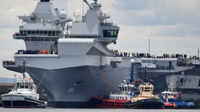HMS Queen Elizabeth là một trong hai chiếc hàng không mẫu hạm mới của Anh, được sản xuất với tổng chi phí cho cả hai tàu là 6,2 tỷ bảng Anh