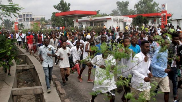 Guhagarika imbuga hwaniro ngo vyoba biri mu ntumbero yo kubuza abatavuga rumwe na leta gutunganya imyiyerekano yo kwiyamiriza Prezida Joseph Kabila