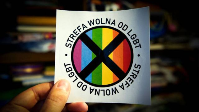 Анти-ЛГБТ наклейка журнала Gazeta Polska