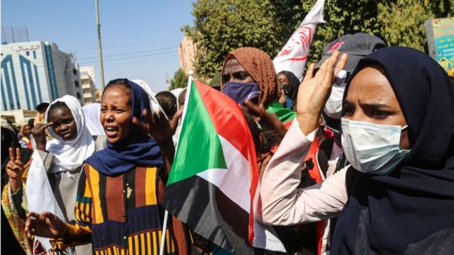 يواصل المتظاهرون السودانيون المخاطرة بحياتهم للمطالبة بإنهاء الحكم العسكري