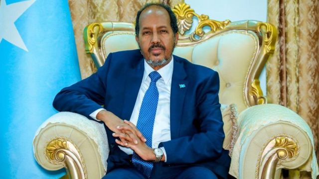 Doorashada Soomaaliya 2022: Waa kuma Xasan Sheekh, madaxweynaha taariikhda dhigay - BBC News Somali