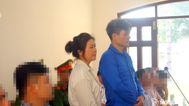 Ông Nguyễn Thái Hưng và vợ, bà Vũ Kim Hoàng trong phiên phúc thẩm ngày 29/3/2023 tại Đồng Nai