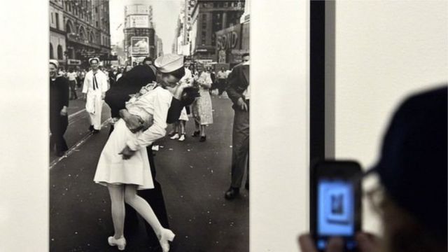 Фотографія "Поцілунок на Таймс Сквер"