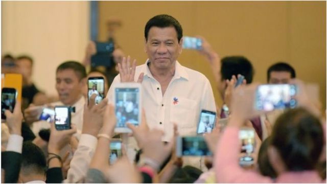 Prezida Duterte arakundwa cane n'abanyagihugu