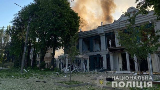 Konsekwencje ostrzału w Zaporożu (fot. ukraińskiej policji)