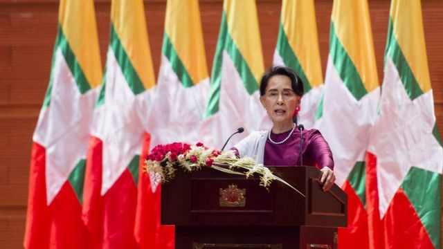 تواجه زعيمة ميانمار إنتقادات حادة بسبب موقفها من أزمة الروهينجا.