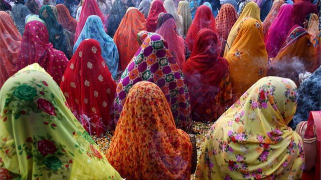 سرشماری‌ها بارها نشان داده‌اند که شمار مردان در هند بیشتر از زنان بوده است