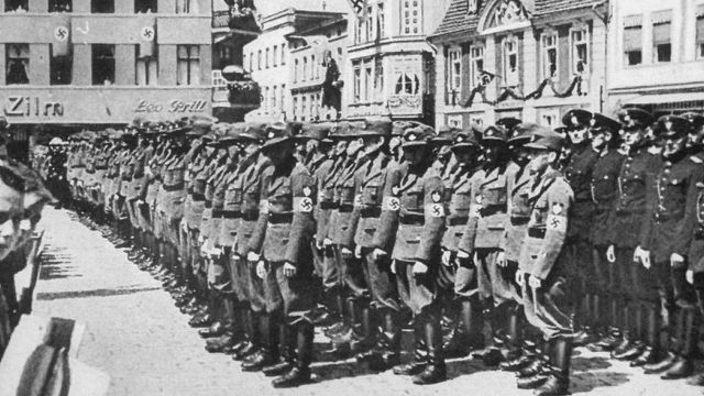 Soldados nazis durante un acto en Demmin en 1936.