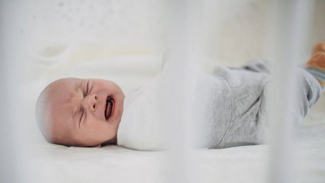 Alguns livros sugerem uma forma de choro controlado até para os recém-nascidos, mas a maioria dos pesquisadores do sono não aconselha essa prática