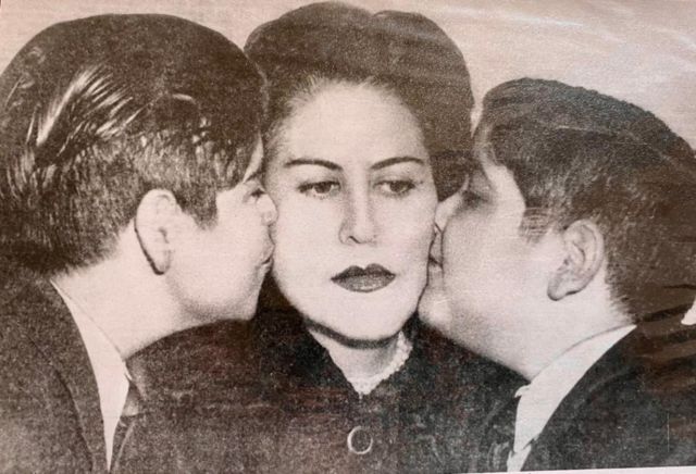 Marta Fernández junto a sus hijos