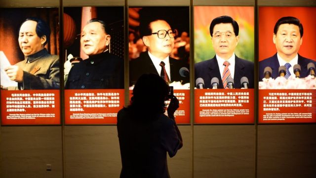 Retratos do presidente chinês Xi Jinping e outros ex-líderes do Partido Comunista