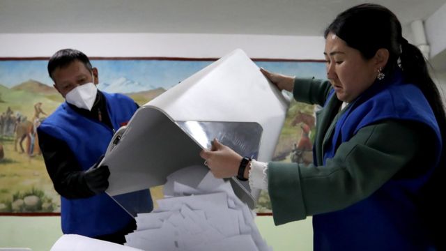 Conteo de votos en Kirguistán