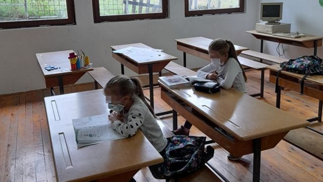 Škola, korona virus i Srbija: Kombinovana i onlajn nastava moguće i za  učenike nižih razreda - BBC News na srpskom