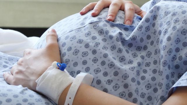 தமிழ்நாட்டில் நடைபெறும் பிரசவங்களில் கிட்டத்தட்ட இரண்டில் ஒன்று சிசேரியன் முறையில் தான் நடைபெறுகிறது