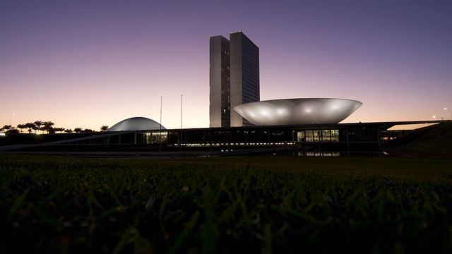 Propostas de Bolsonaro emperram na Câmara dos Deputados