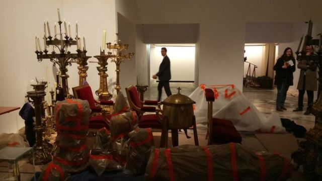 Umetnička dela i relikvije iz Notr Dama sada se nalaze u pariskoj gradskoj skupštini