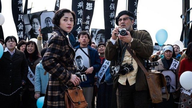 جوني ديب مع الممثلة اليابانية مينامي في فيلم "ميناماتا"