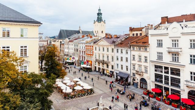 Praça Rynok, em Leópolis