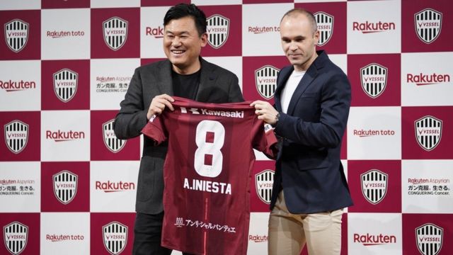 Iniesta tẹwọ gba aṣọ jẹẹsi rẹ