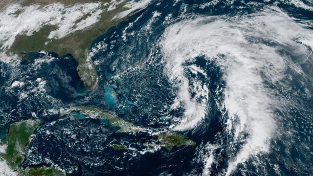 Nicole se debilita a tormenta tropical tras azotar la costa este de Florida  como huracán de categoría 1 - BBC News Mundo
