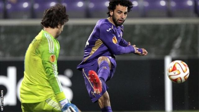 L'international égyptien Salah évolue au poste de milieu offensif à l'AS Roma