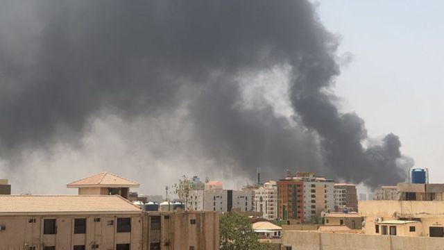 اشتباكات السودان.. دعوات عربية ودولية لوقف القتال - BBC News عربي